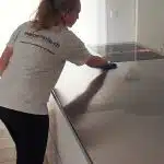 Putzfrauen bei der Wohnungsreinigung